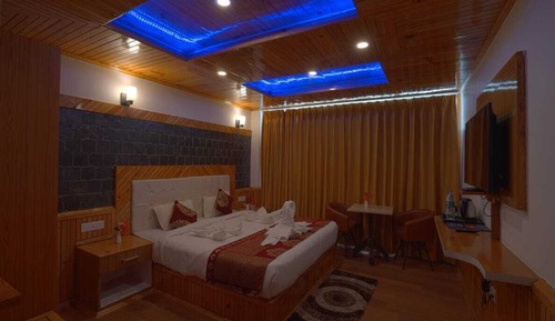Habitación superior con 1 cama doble o 2 individuales, vistas a la montaña