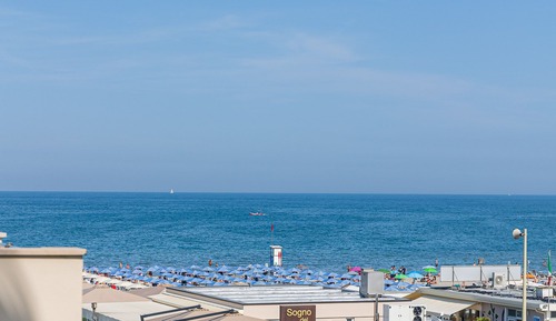 Habitación Deluxe con 1 cama doble o 2 individuales, balcón, vistas al mar