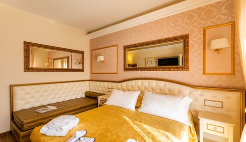 Habitación Confort con 1 cama doble o 2 individuales, balcón, vistas al patio