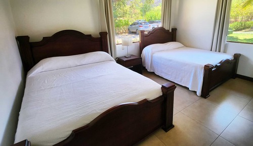Villa superior, frente a la playa