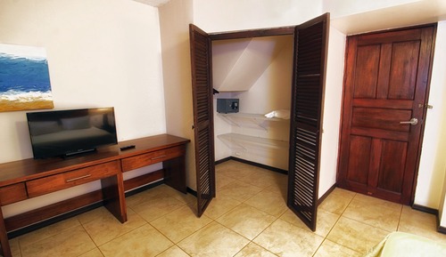 Villa familiar, 3 habitaciones, vistas a la piscina