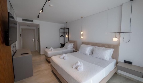 Habitación triple superior, balcón, vistas al mar
