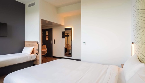 Habitación triple, ducha adaptada