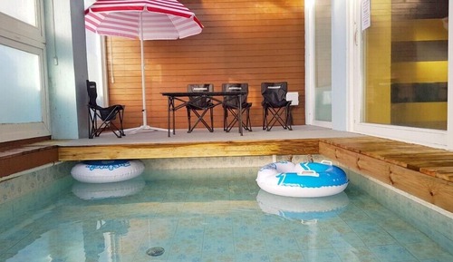 Habitación (Pool Villa A)