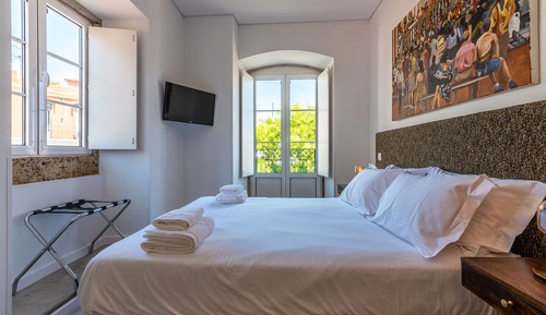 Apartamento superior, 1 cama de matrimonio, cocina básica, en esquina