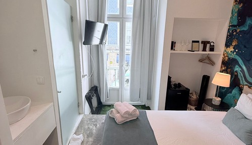Habitación básica con 2 camas individuales
