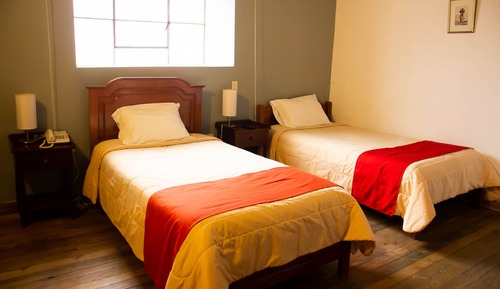 Habitación básica doble, varias camas