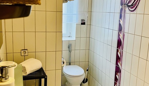 Habitación cuádruple básica, baño compartido