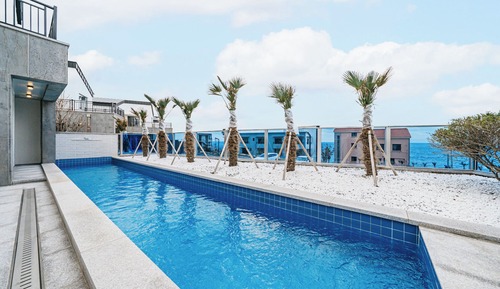 Dúplex de lujo, 2 habitaciones, piscina privada, vistas al mar