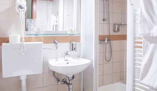 Twin Room 18m² Courtyard/Park View with Balcony