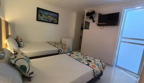 Habitación familiar con 2 camas individuales