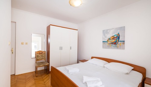 Estudio, varias habitaciones, balcón, vistas al jardín