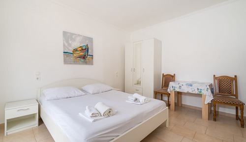 Estudio, varias habitaciones, vistas al jardín