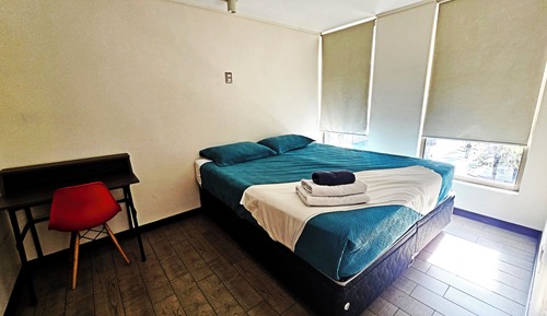 Apartamento familiar, 3 habitaciones, vistas a la ciudad, en una planta alta