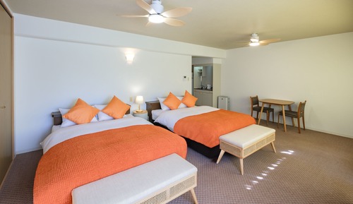 Habitación Deluxe con 2 camas individuales, 2 camas dobles (Junior Suite, Cleaning Fee Extra)