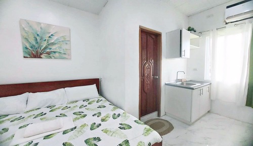 Habitación superior, 1 cama de matrimonio grande, cocina básica