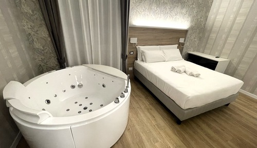 Habitación romántica, 1 cama de matrimonio, bañera de hidromasaje