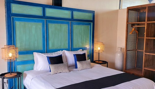 Habitación superior con 1 cama doble o 2 individuales, 1 cama de matrimonio grande, terraza