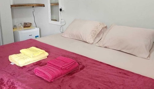 Habitación básica con 1 cama doble o 2 individuales