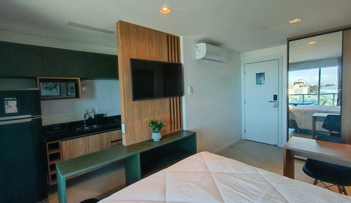 Estudio superior, 1 cama de matrimonio, vistas parciales al mar