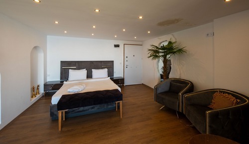 Deluxe Room with Jacuzzi