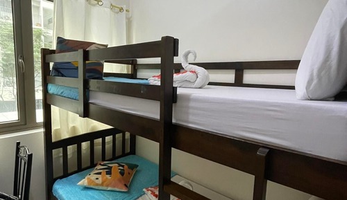 Apartamento familiar, varias camas, balcón