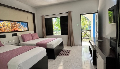 Habitación familiar doble, varias camas, Aire acondicionado, vistas al jardín
