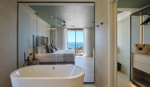 Habitación triple junior, balcón, vistas al mar (Suite 2 + 1)