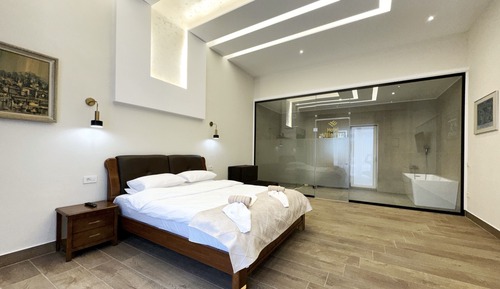 Habitación romántica, 1 cama de matrimonio grande, vistas a la piscina, junto a la piscina