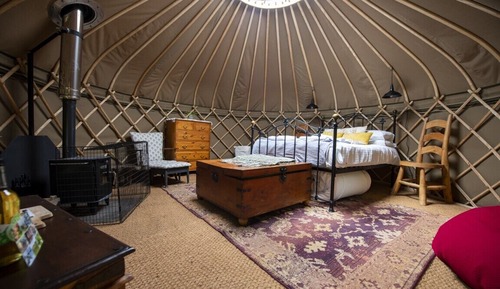Tienda romántica, varias camas (Yarlington Yurt)