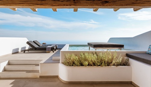 Grand Suite with sea view and heated plunge pool