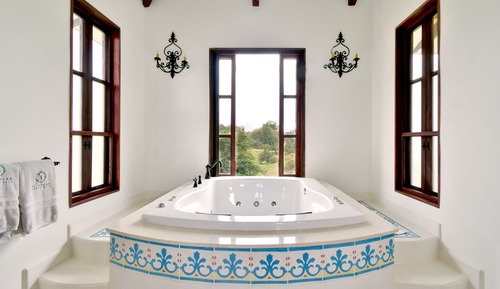 Suite romántica, 1 cama de matrimonio grande, bañera de hidromasaje (Junior Suite w/Jac. or PP)