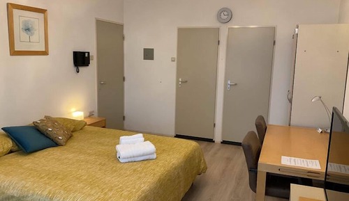 Habitación estándar con 1 cama doble o 2 individuales