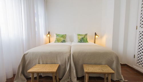 Habitación estándar con 1 cama doble o 2 individuales