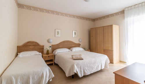 Habitación triple, balcón