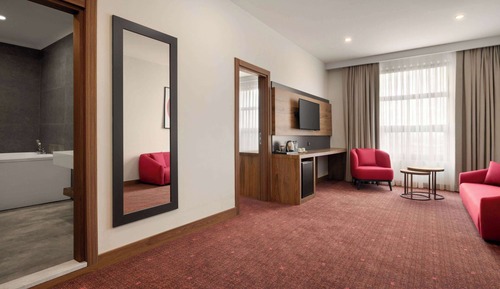 Suite, 1 cama de matrimonio grande, fumadores, en esquina