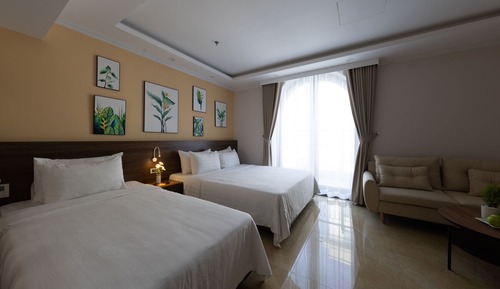 Habitación triple familiar, 1 habitación, vistas a la ciudad