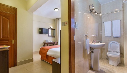 Habitación familiar doble, 2 camas de matrimonio, balcón, vistas a la piscina