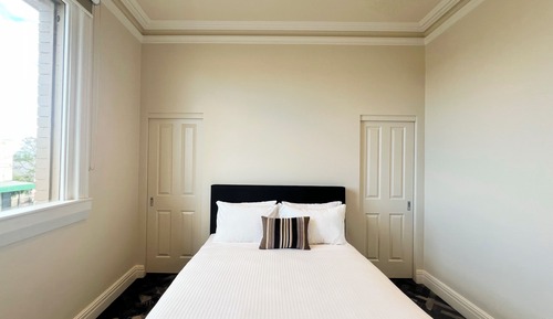 Queen Ensuite Room