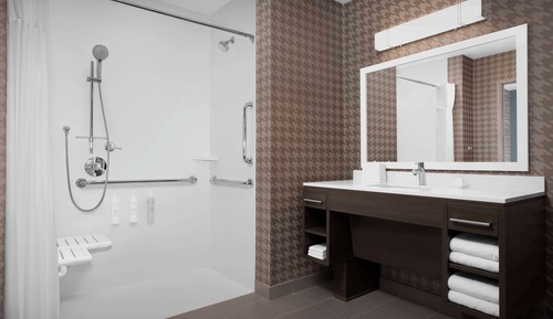 Estudio, 1 cama de matrimonio grande, accesible para personas con discapacidad (Roll-In Shower)