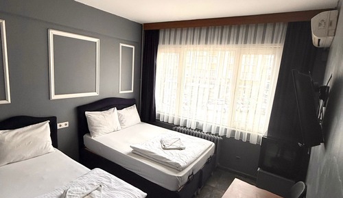 Habitación estándar con 1 cama doble o 2 individuales, 1 cama doble, vistas a la ciudad