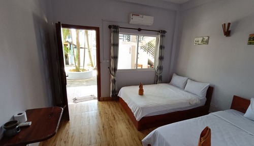 Habitación básica con 2 camas individuales