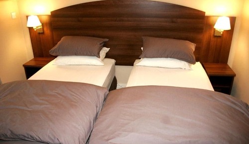 Habitación con 2 camas individuales