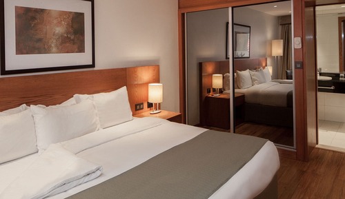 Habitación superior, 1 cama de matrimonio grande, vistas a la ciudad (Garden Standard Room)