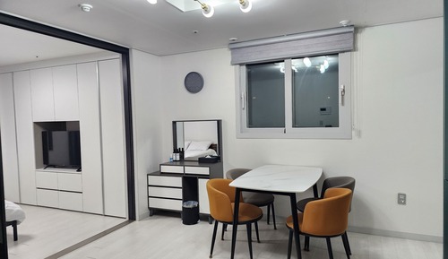 Premium Queen, Ocean View (Sofa Bed)