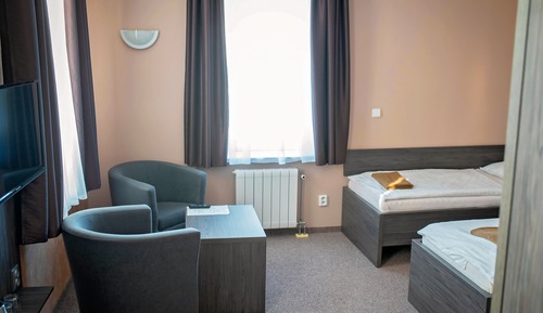 Habitación básica con 2 camas individuales