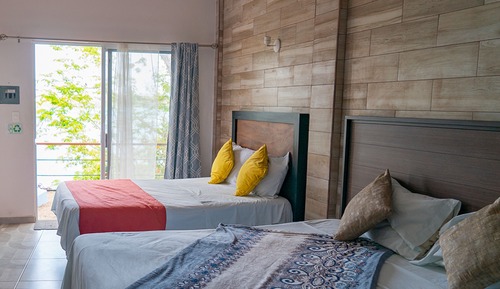 Habitación familiar, varias camas, vistas a la laguna