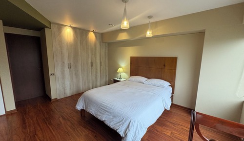 Loft ejecutivo, 1 cama de matrimonio con sofá cama, baño privado, vistas a la ciudad
