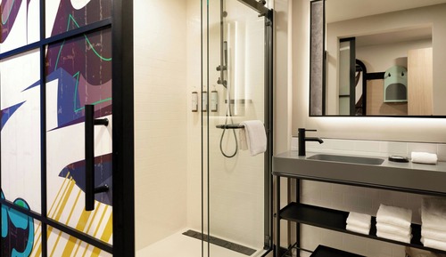 Habitación, 2 camas de matrimonio, no fumadores (Mobility Accessible, Roll-In Shower)