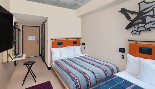 Habitación, 2 camas de matrimonio (Mobility Accessible, Transfer Shower)